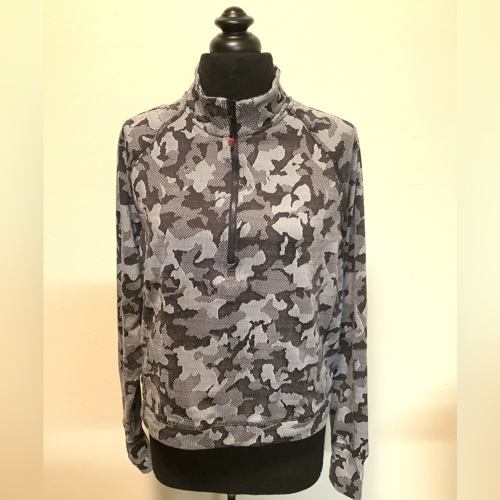 Spyder active wear‎ Women’s black gray camouflage quarter zip pullover sweater